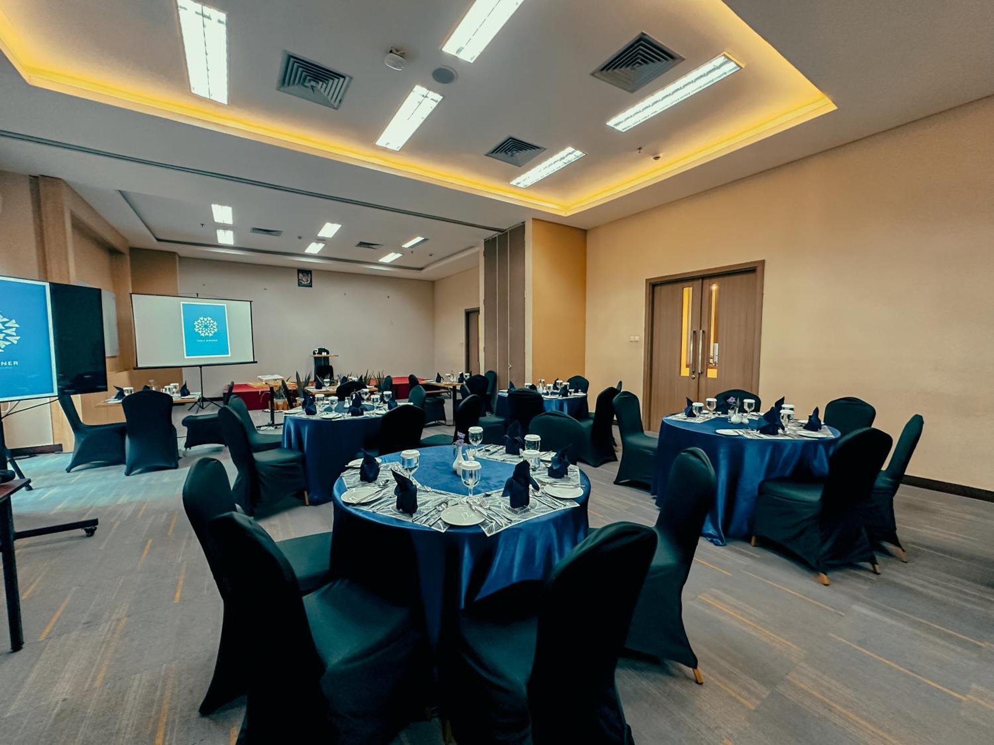 Anara Sky Kualanamu Hotel Medan Extérieur photo