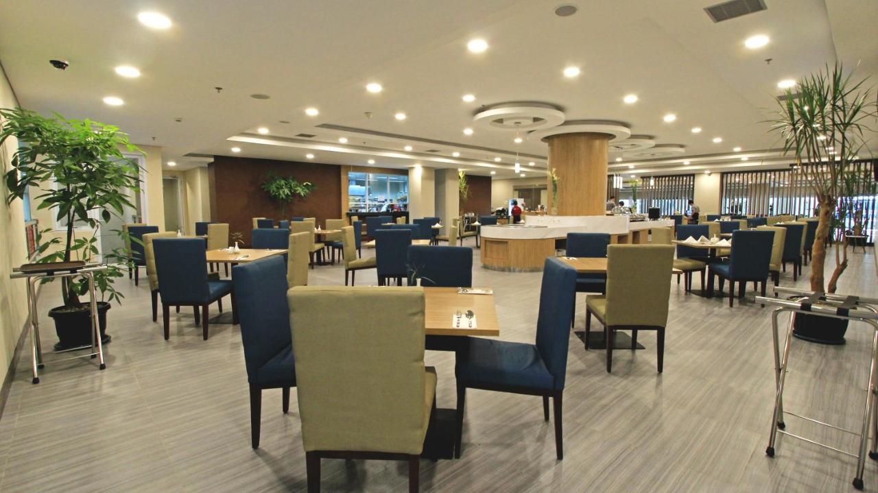 Anara Sky Kualanamu Hotel Medan Extérieur photo