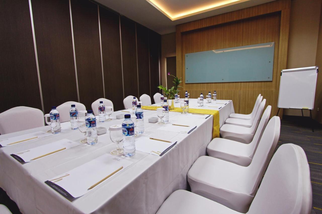 Anara Sky Kualanamu Hotel Medan Extérieur photo