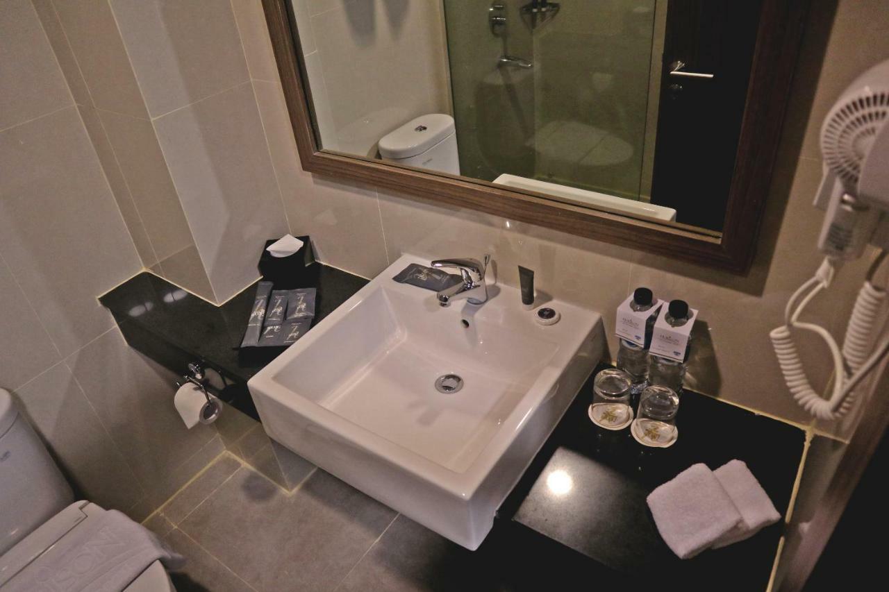 Anara Sky Kualanamu Hotel Medan Extérieur photo